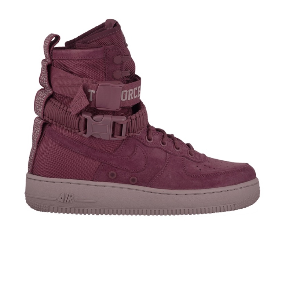 THE FORCE IS FEMALE NIKE